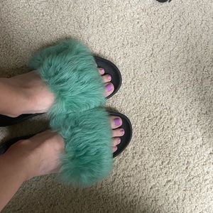 Ugg The Royale Women’s Slides size 9 Black Rubber Sole with Mint Green Fur Upper